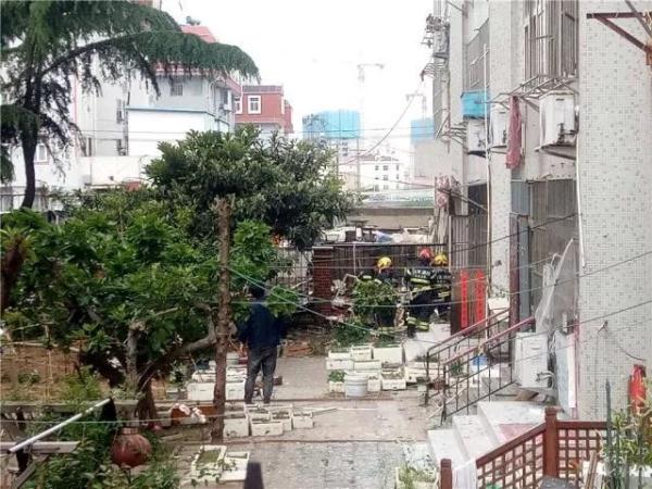 突發(fā)！青島一居民樓發(fā)生爆燃！已造1人死亡，7人受傷！3公里外有震感…